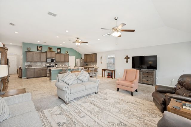 3905 Bridle Path Lane, Sanger, TX 76266