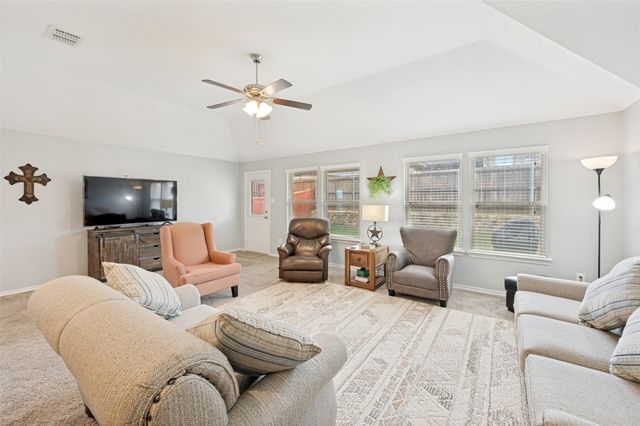 3905 Bridle Path Lane, Sanger, TX 76266