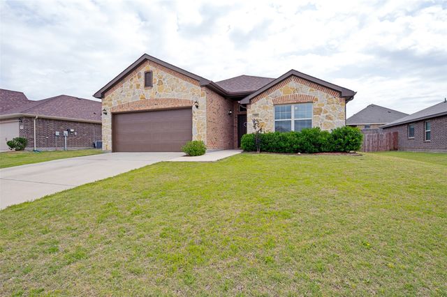 3905 Bridle Path Lane, Sanger, TX 76266