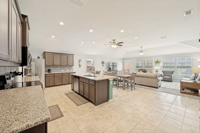 3905 Bridle Path Lane, Sanger, TX 76266