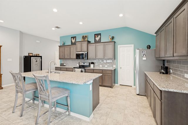 3905 Bridle Path Lane, Sanger, TX 76266