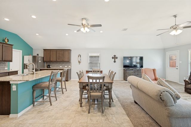 3905 Bridle Path Lane, Sanger, TX 76266