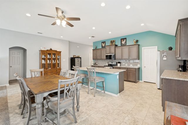 3905 Bridle Path Lane, Sanger, TX 76266