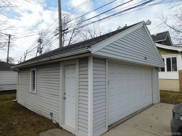 16259 E 9 MILE Road, Eastpointe, MI 48021