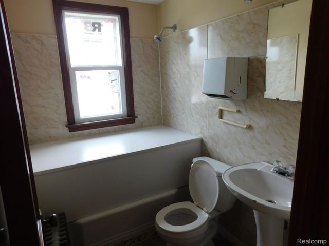 16259 E 9 MILE Road, Eastpointe, MI 48021