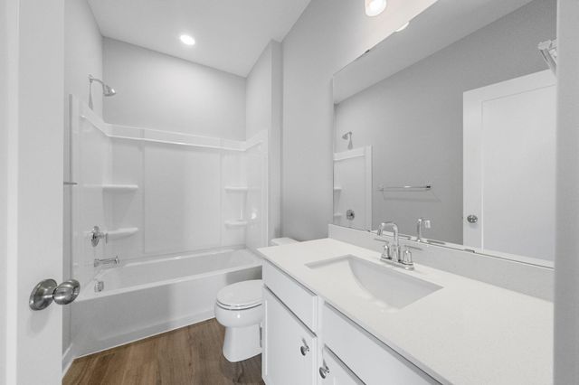 2165 Westpointe Drive, Hastings, MN 55033