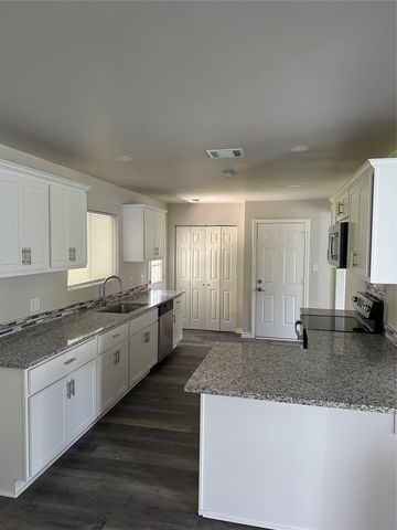 905 Elizabeth Boulevard, Granbury, TX 76048