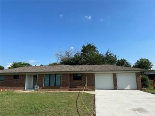 905 Elizabeth Boulevard, Granbury, TX 76048