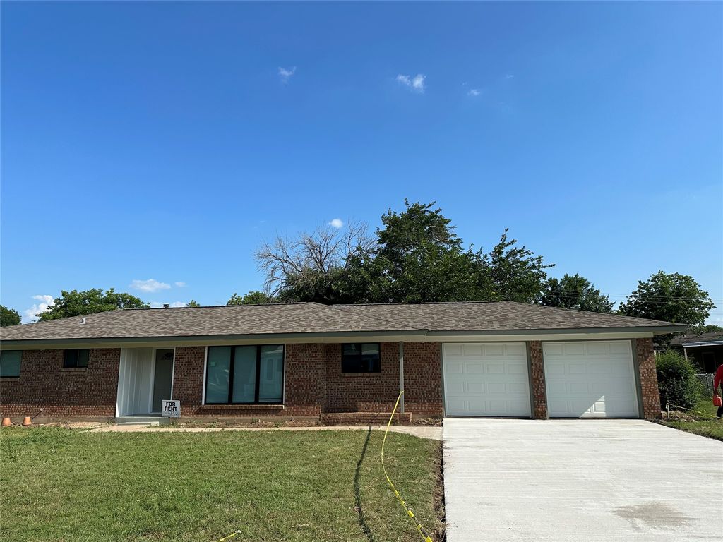 905 Elizabeth Boulevard, Granbury, TX 76048