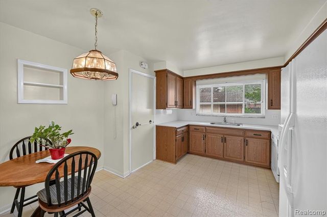 32539 Washington Street, Livonia, MI 48150