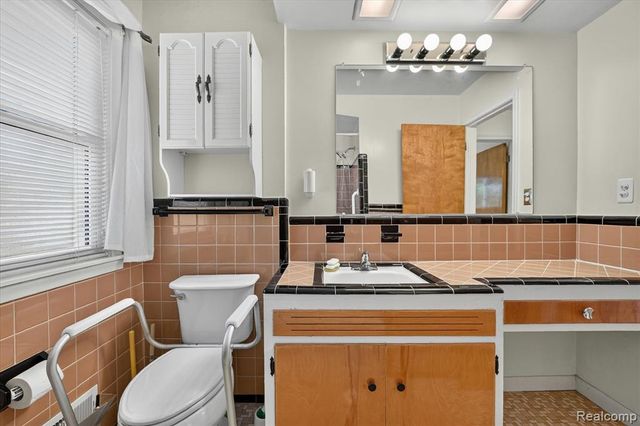32539 Washington Street, Livonia, MI 48150