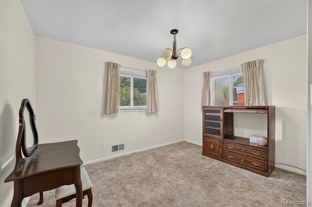 32539 Washington Street, Livonia, MI 48150