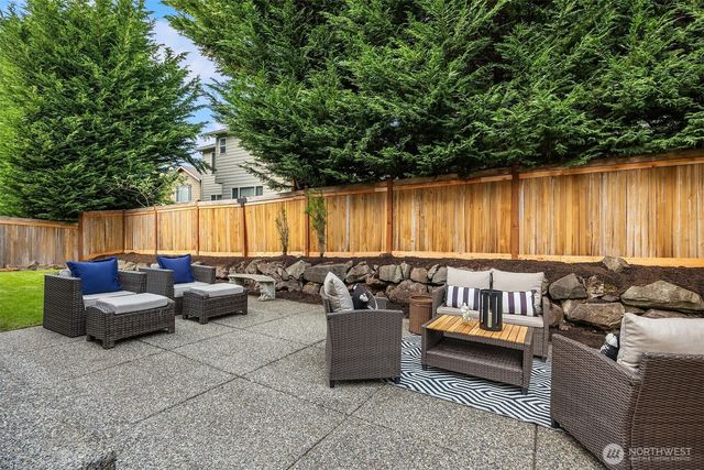 914 272nd Place SE, Sammamish, WA 98075