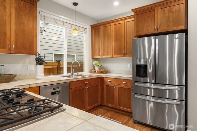 914 272nd Place SE, Sammamish, WA 98075