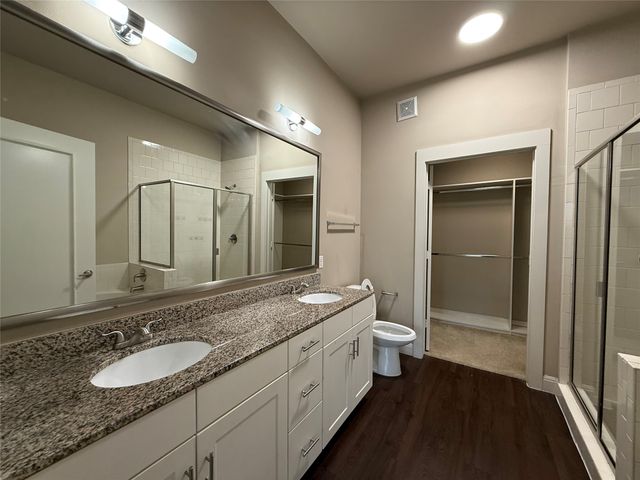 801 N Bishop Avenue 1-306, Dallas, TX 75208