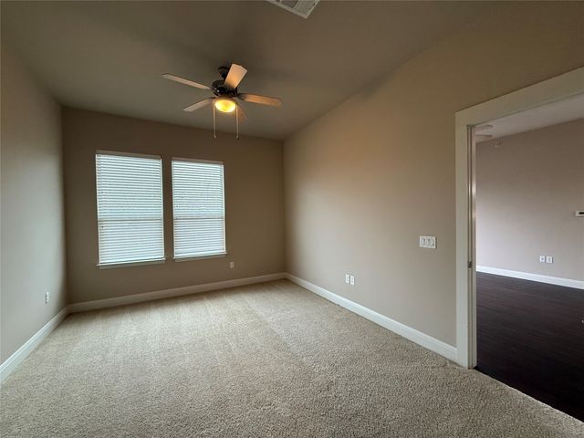 801 N Bishop Avenue 1-306, Dallas, TX 75208