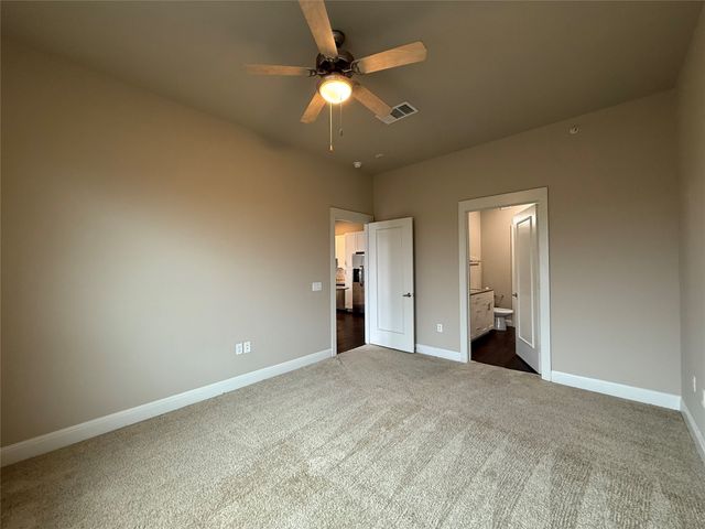 801 N Bishop Avenue 1-306, Dallas, TX 75208
