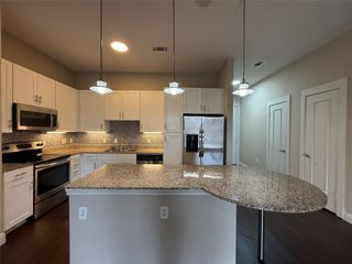 801 N Bishop Avenue 1-306, Dallas, TX 75208