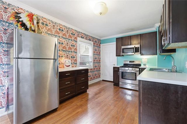 5910 Cherry Street, Kansas City, MO 64110