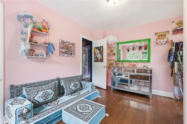 5910 Cherry Street, Kansas City, MO 64110