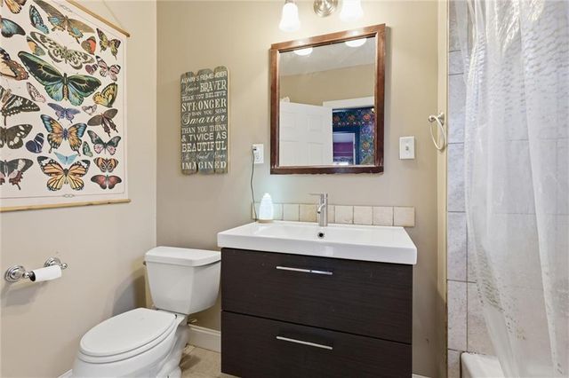 5910 Cherry Street, Kansas City, MO 64110