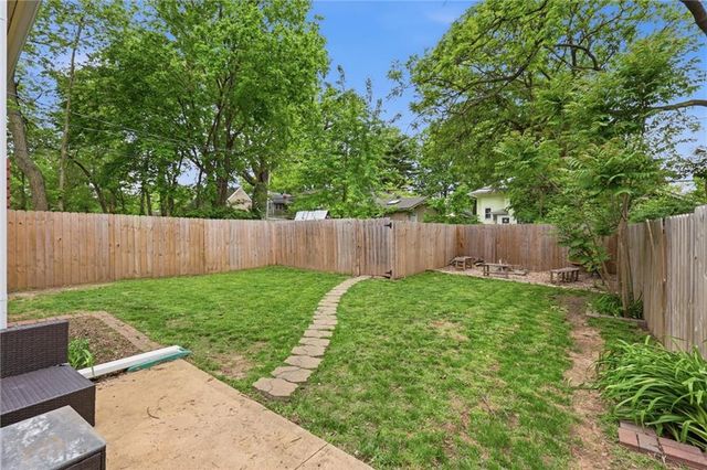 5910 Cherry Street, Kansas City, MO 64110