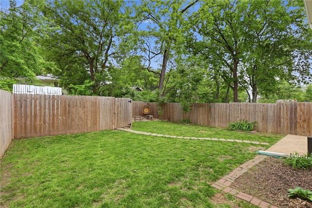 5910 Cherry Street, Kansas City, MO 64110