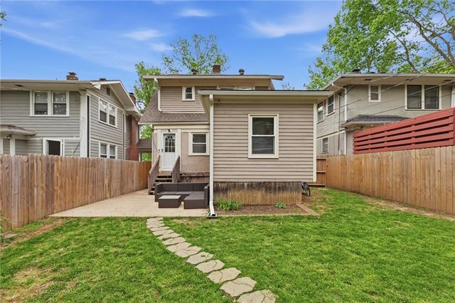 5910 Cherry Street, Kansas City, MO 64110
