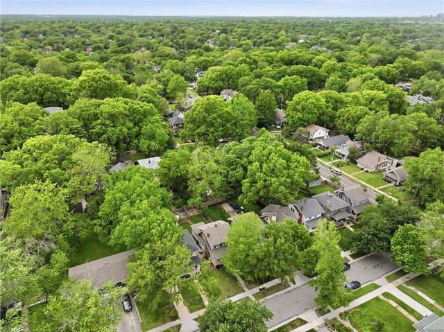 5910 Cherry Street, Kansas City, MO 64110