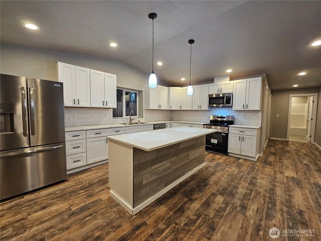 16 Pebble Creek Court, Elma, WA 98541