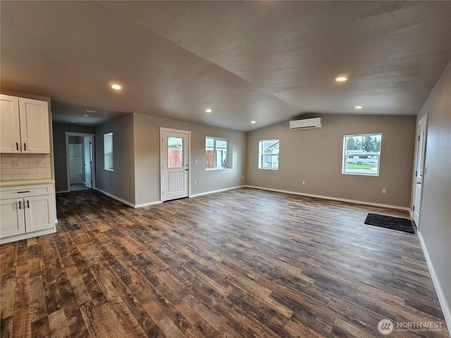 16 Pebble Creek Court, Elma, WA 98541