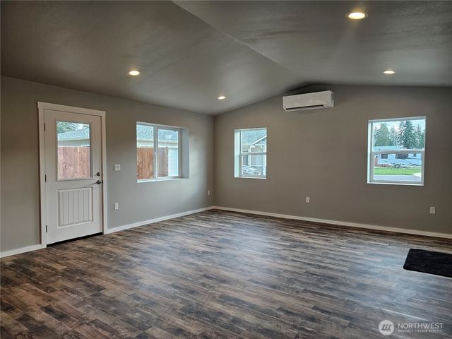 16 Pebble Creek Court, Elma, WA 98541