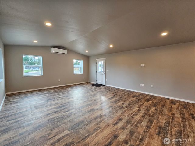 16 Pebble Creek Court, Elma, WA 98541