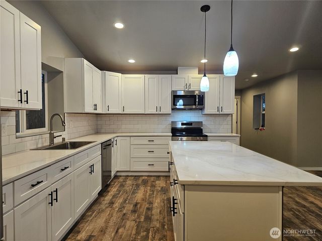 16 Pebble Creek Court, Elma, WA 98541