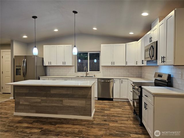 16 Pebble Creek Court, Elma, WA 98541