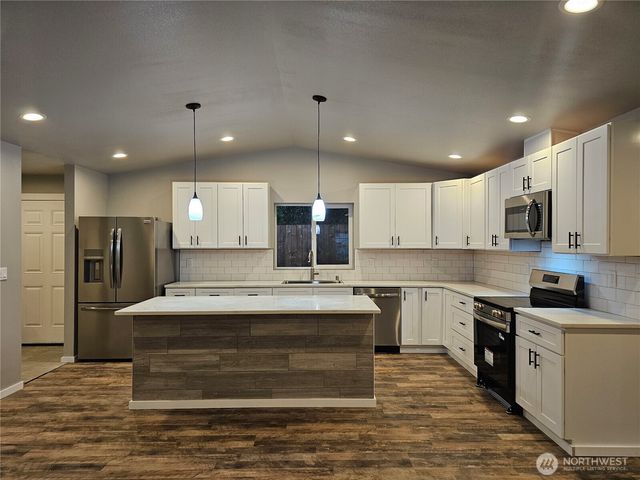 16 Pebble Creek Court, Elma, WA 98541