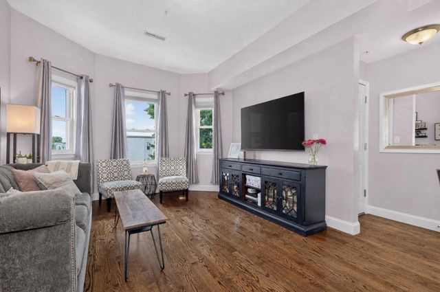 995 Dorchester Ave 3, Boston, MA 02125