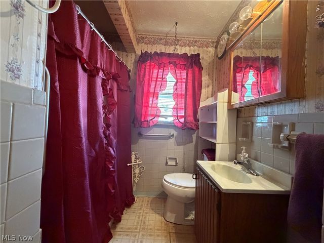 2544 Gilbert Avenue NE, Canton, OH 44705