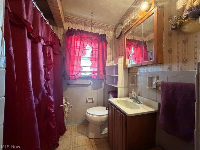 2544 Gilbert Avenue NE, Canton, OH 44705