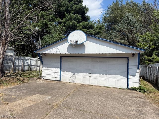 2544 Gilbert Avenue NE, Canton, OH 44705