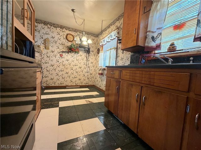 2544 Gilbert Avenue NE, Canton, OH 44705