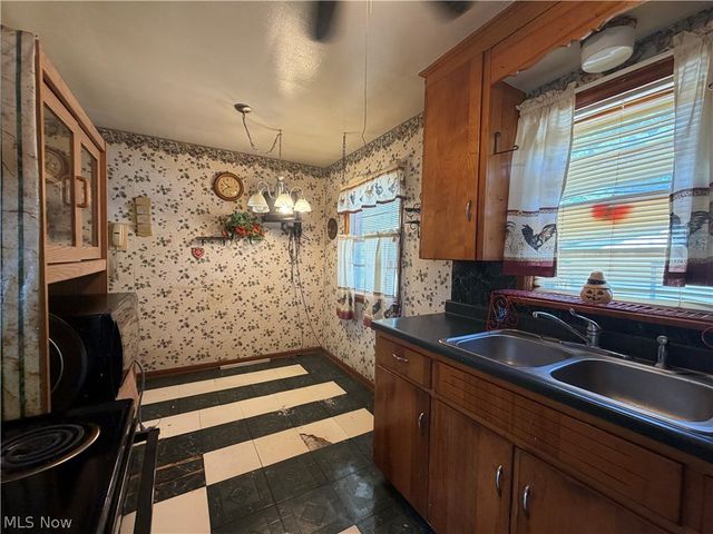 2544 Gilbert Avenue NE, Canton, OH 44705