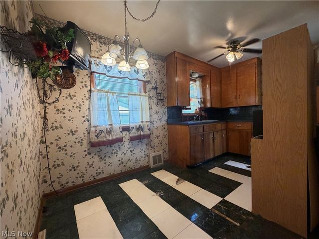 2544 Gilbert Avenue NE, Canton, OH 44705