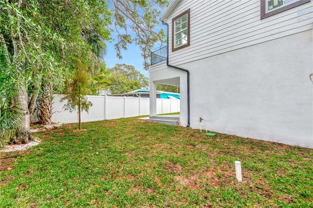 1105 CONANT AVENUE, Safety Harbor, FL 34695
