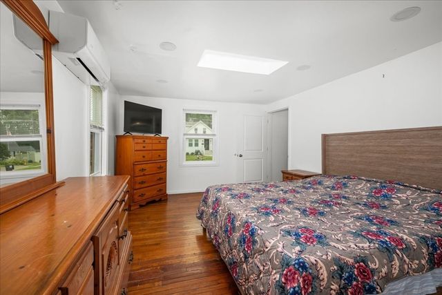 6 Oakwood Ave, Auburn, MA 01501