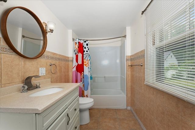 6 Oakwood Ave, Auburn, MA 01501