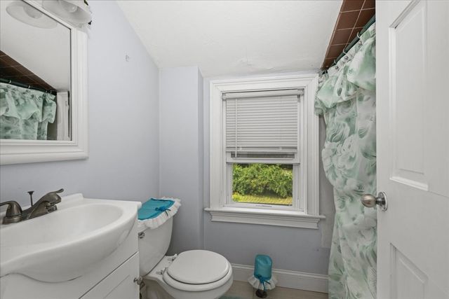 6 Oakwood Ave, Auburn, MA 01501
