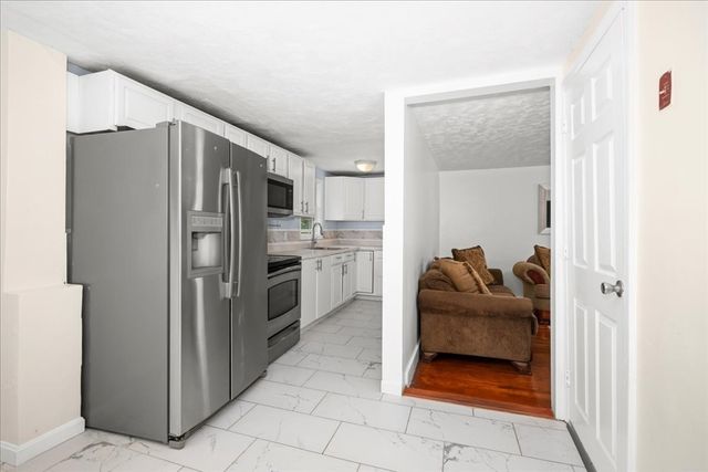 6 Oakwood Ave, Auburn, MA 01501