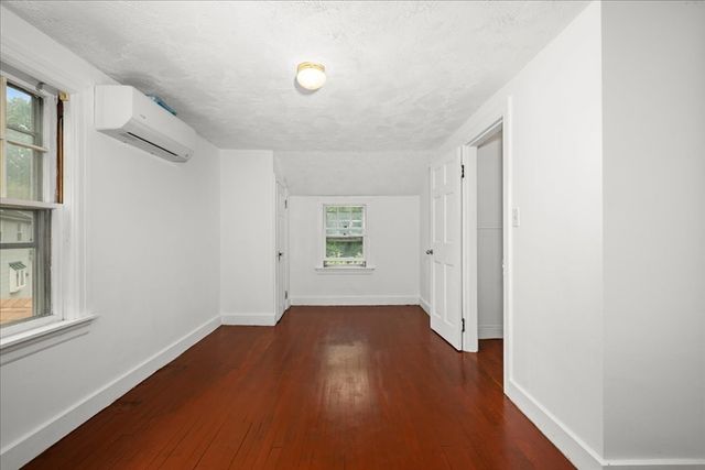 6 Oakwood Ave, Auburn, MA 01501