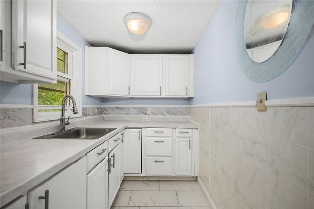 6 Oakwood Ave, Auburn, MA 01501